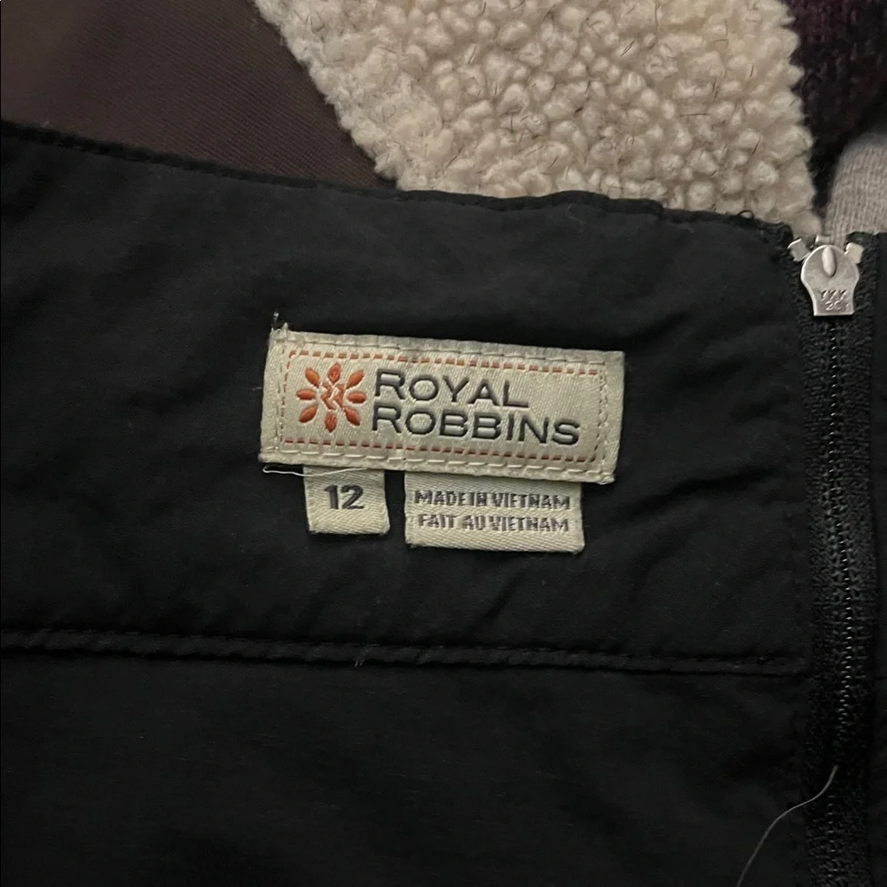 EXCELLENT CONDITION WOMEN’S SIZE 12 ROYAL ROBBINS BEAUTIFUL BLACK PAISLEY SKORT